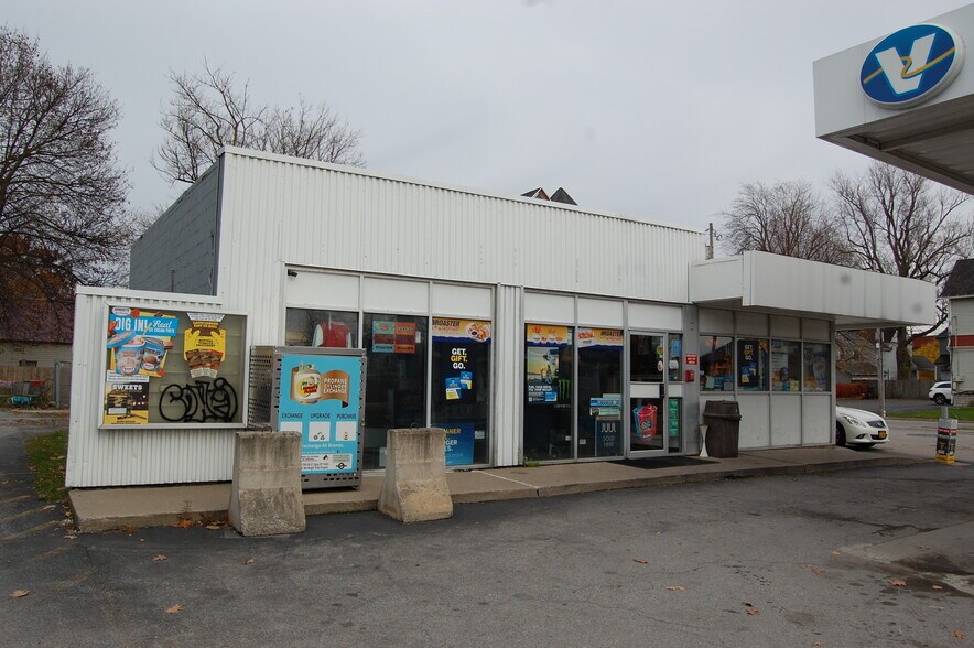 More Photos Of 100 W Main St, Batavia Convenience Store For Sale