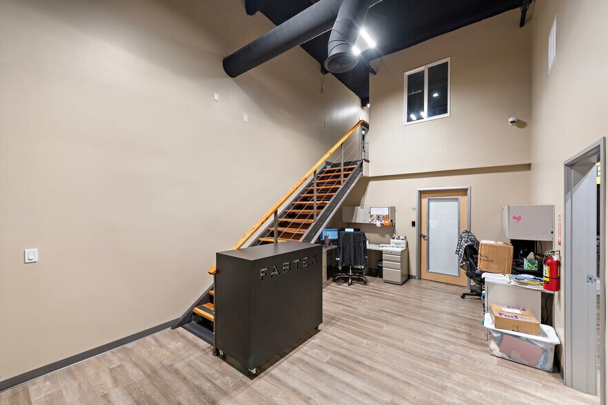 More Photos Of 615-623 S State College Blvd, Fullerton Distribution For Sale