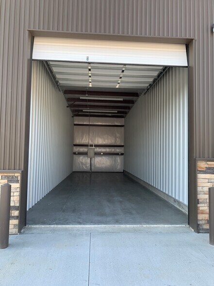 More Photos Of 9501 NE 76th St, Kansas City Warehouse For Lease