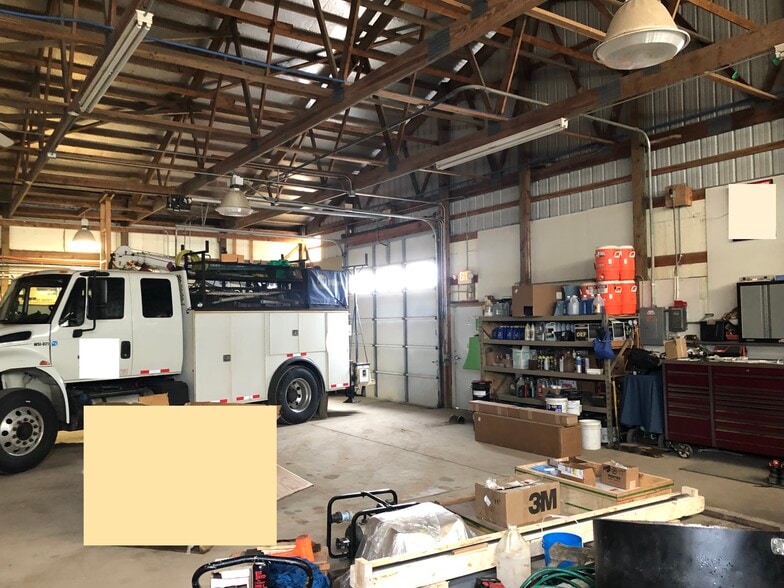 More Photos Of 825 E North St, Elburn Warehouse For Lease