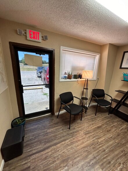More Photos Of 440 N Broadway St, Joshua Manufacturing For Lease