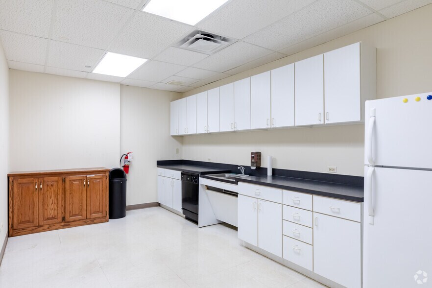 More Photos Of 1715-1785 Winnetka Cir, Rolling Meadows Unknown For Sale