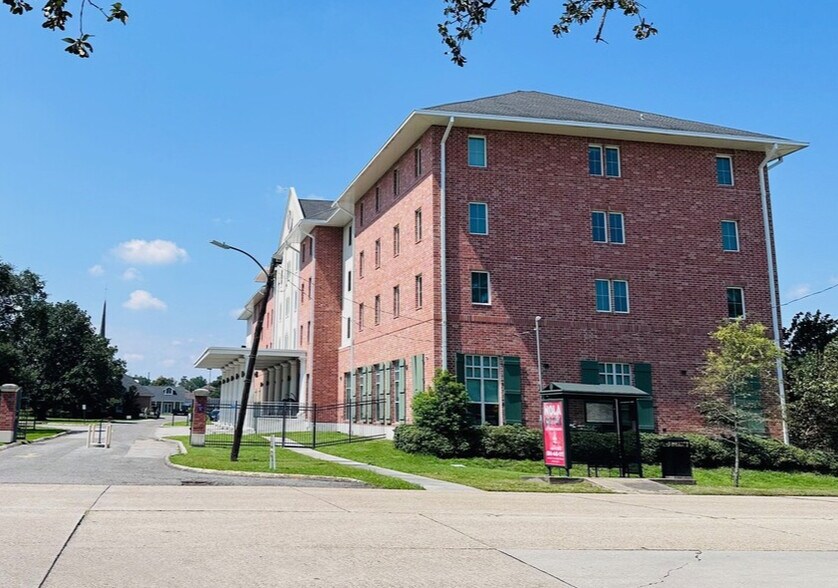 More Photos Of 4117 Woodland Dr, New Orleans Dormitory For Sale