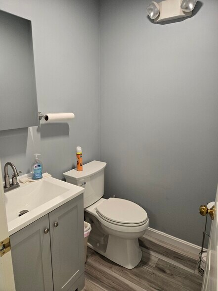 More Photos Of 50 Nashua Rd, Londonderry Office For Sale