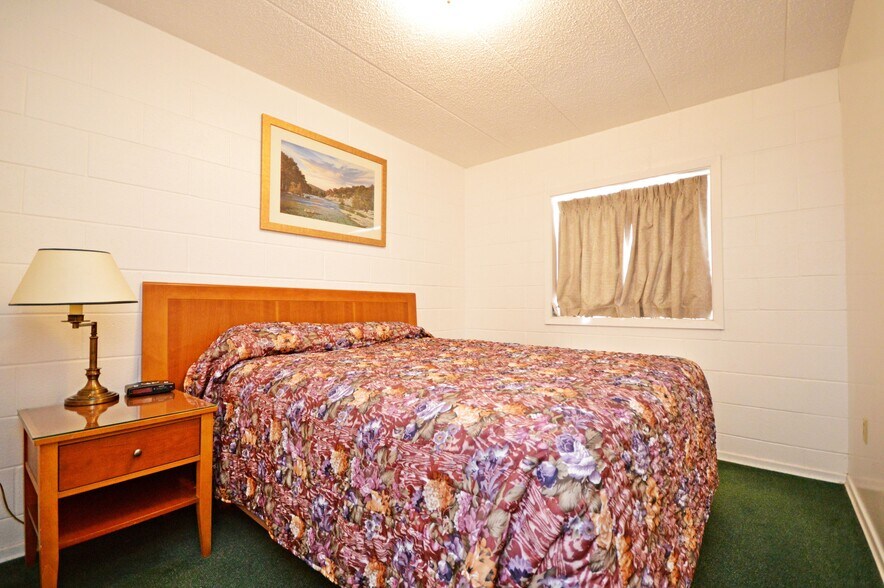 More Photos Of 45 Service Rd N, Moose Jaw Hotel For Sale