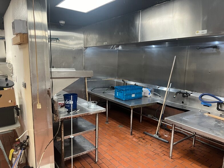 More Photos Of 6363 Peachtree Industrial Blvd, Atlanta Restaurant For Sale