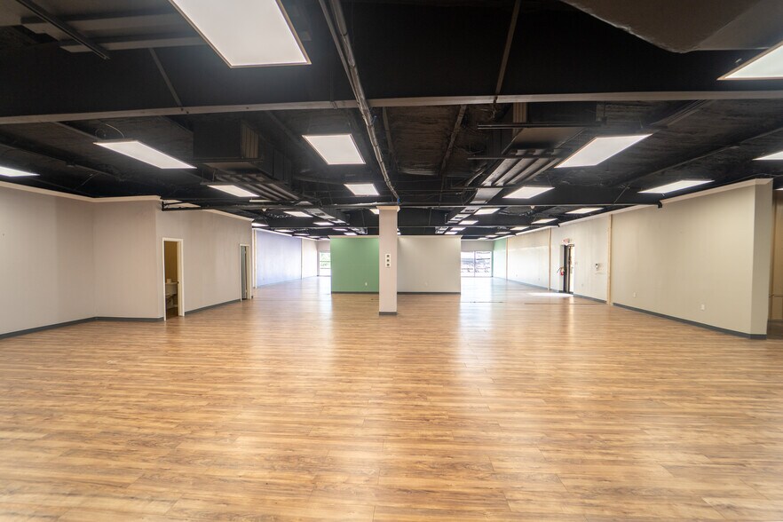 More Photos Of 6602 N Navarro St, Victoria General Retail For Sale