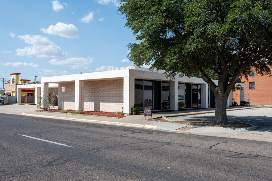 More Photos Of 132 W 7th St, Odessa Specialty For Lease
