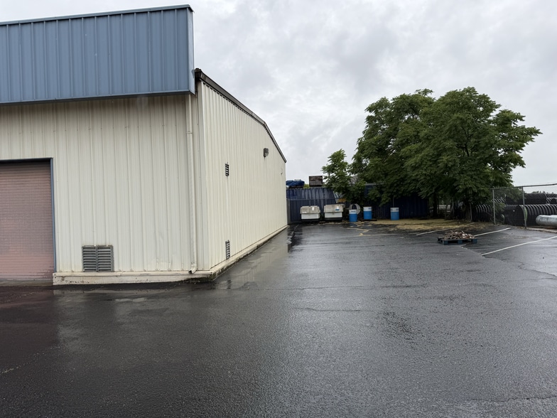 More Photos Of 536 Hi Tech Pky, Oakdale Warehouse For Sale