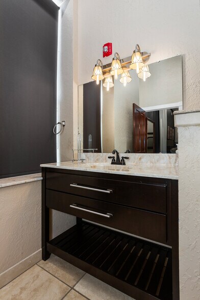 More Photos Of 1012 Noble St, Anniston Storefront Retail Office For Sale