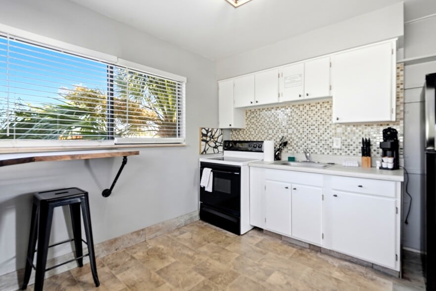 More Photos Of 11965 Gulf Blvd, Treasure Island Hotel For Sale