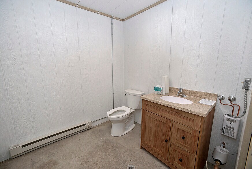 More Photos Of 1530 Titanium Dr, Ottawa Showroom For Lease