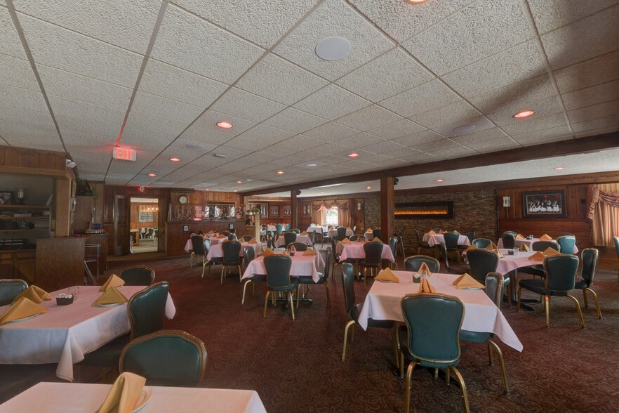 More Photos Of 502 Dixie Hwy, Beecher Restaurant For Sale