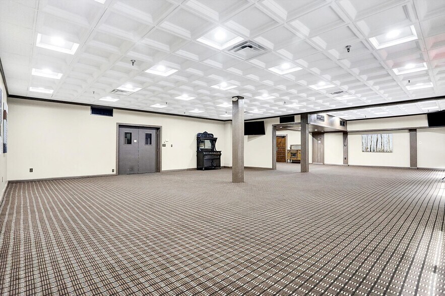 More Photos Of 35 S Main St, Batesville Warehouse For Sale