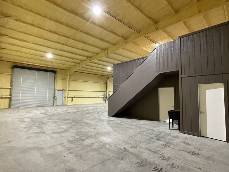 More Photos Of 606 Mill Run, Kerrville Warehouse For Lease