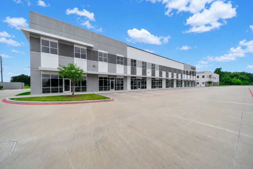 Primary Photo Of 13911 Service Center Dr, Tomball Light Distribution For Lease