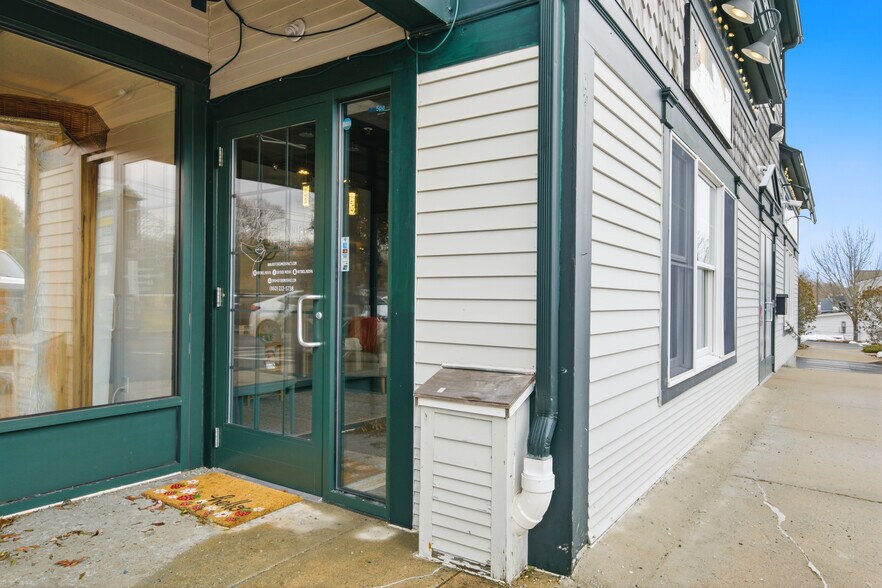 More Photos Of 80 Stonington Rd, Mystic Unknown For Lease