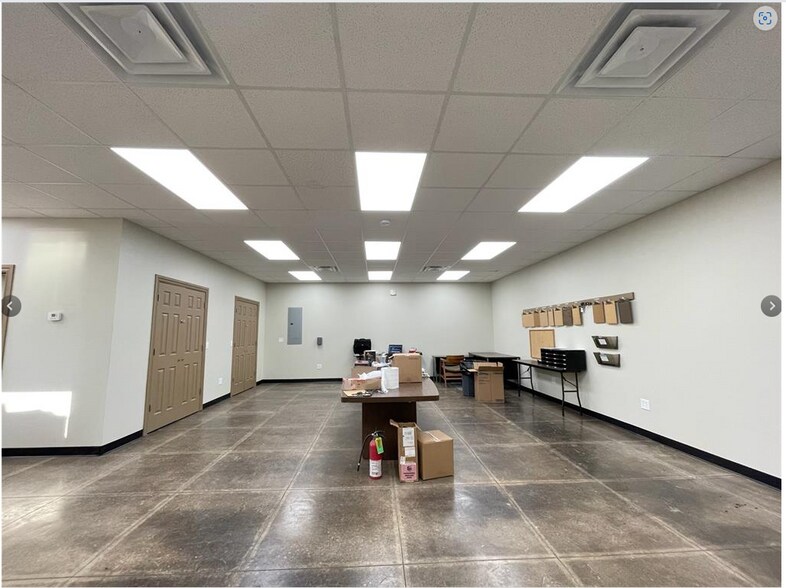 More Photos Of 404 Pikes Peak Rd, Chickasha Warehouse For Sale