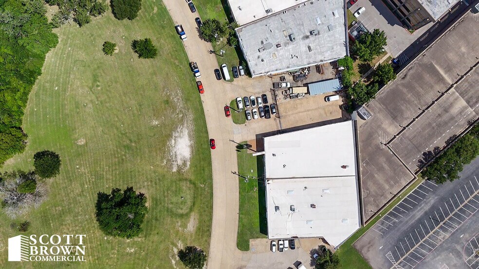 More Photos Of 10763 Mapleridge Dr, Dallas Distribution For Lease