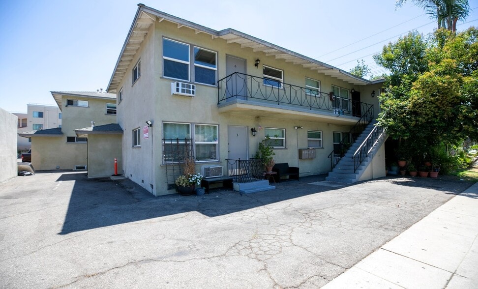 More Photos Of 15455 Vanowen St, Van Nuys Apartments For Sale
