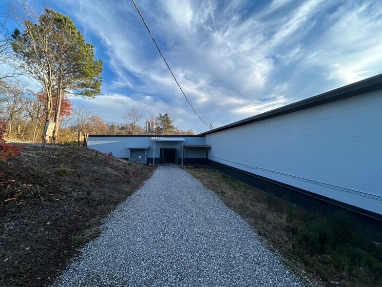 More Photos Of 4744 Singleton Station Rd, Louisville Distribution For Lease