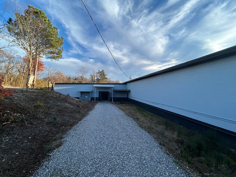 More Photos Of 4744 Singleton Station Rd, Louisville Distribution For Lease