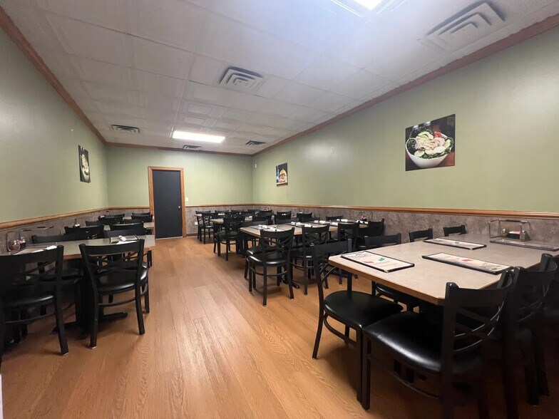 More Photos Of 2520 George Washington Memorial Hwy, Hayes Restaurant For Sale