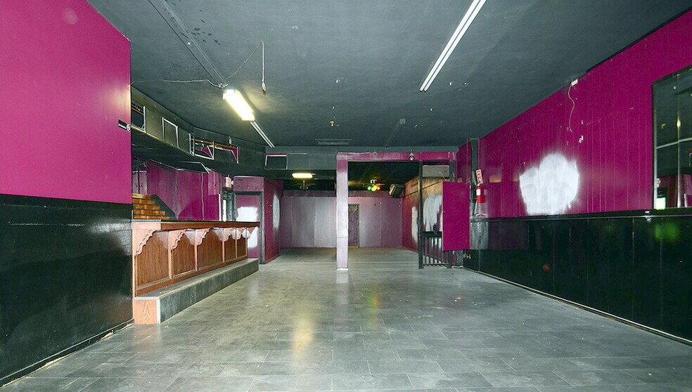 More Photos Of 6500 Railroad Ave, Omaha Restaurant For Lease