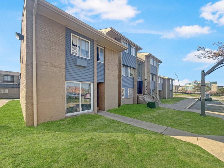 More Photos Of 806 Cherry St, Toledo Apartments For Sale