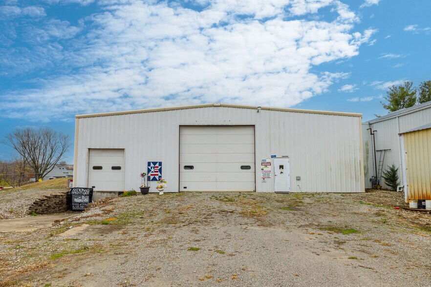 More Photos Of 2090 Idaho Dr, Pella Manufacturing For Sale