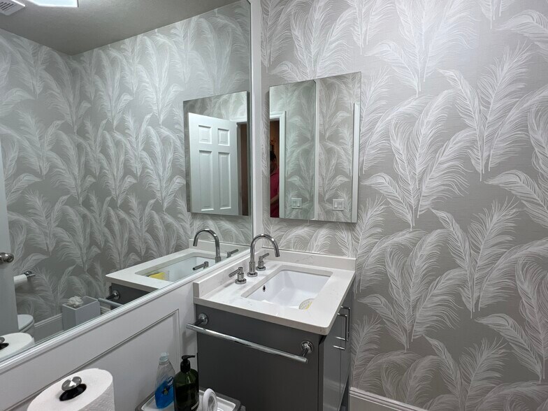 More Photos Of 21 South Ave, New Canaan Storefront Retail Office For Lease