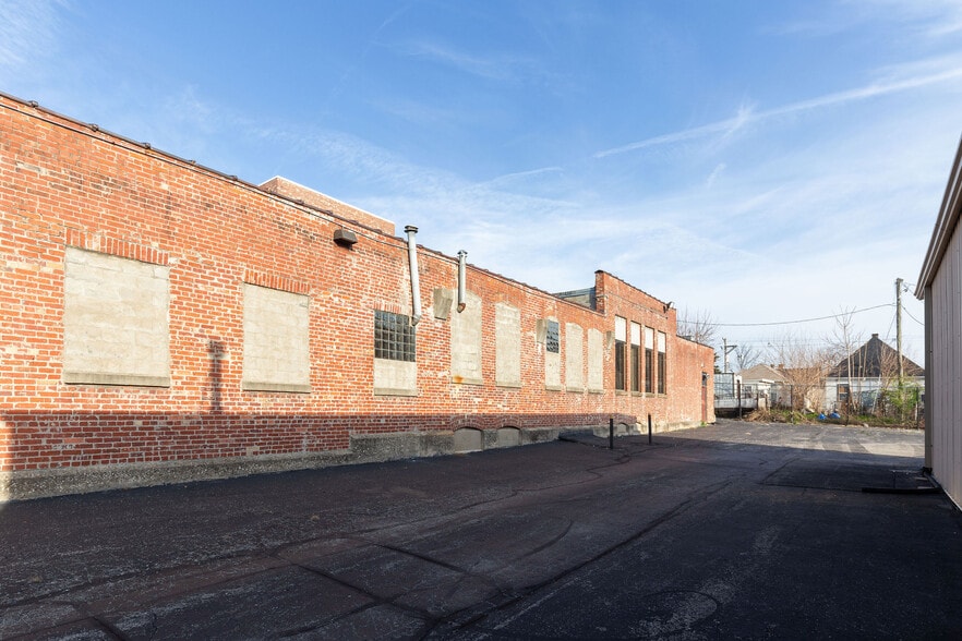 More Photos Of 333 N 6th St, Kansas City Warehouse For Sale