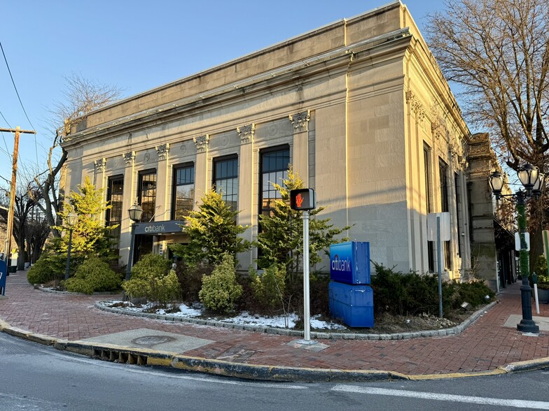 Primary Photo Of 51 Middle Neck Rd, Great Neck Office For Sale