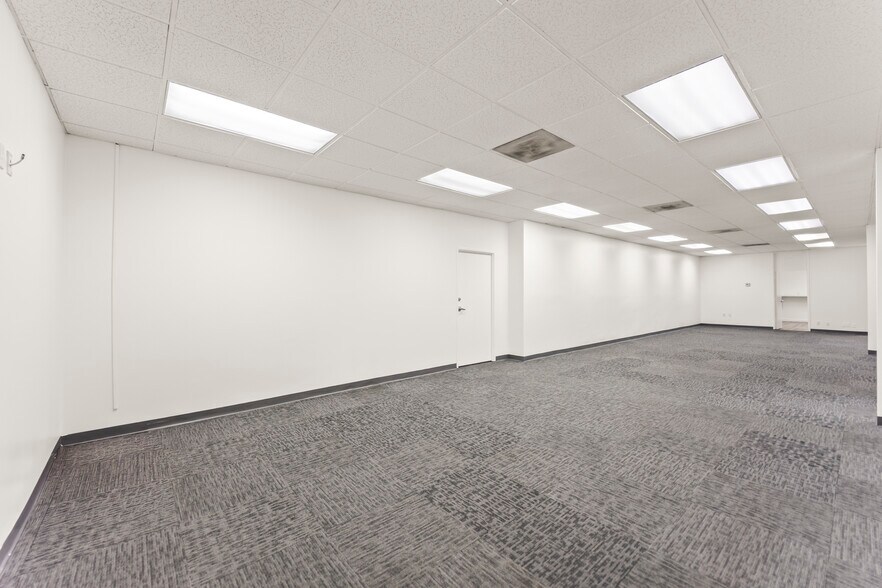 More Photos Of 10841 Paramount Blvd, Downey Office For Lease