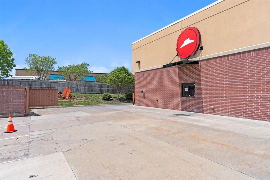 More Photos Of 1601-1613 E Peoria St, Paola Freestanding For Sale