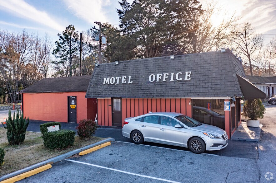 More Photos Of 1865 Cheshire Bridge Rd NE, Atlanta Hotel For Sale