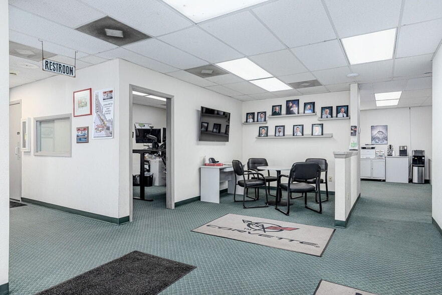 More Photos Of 2304 W Main St, Boise Auto Dealership For Sale