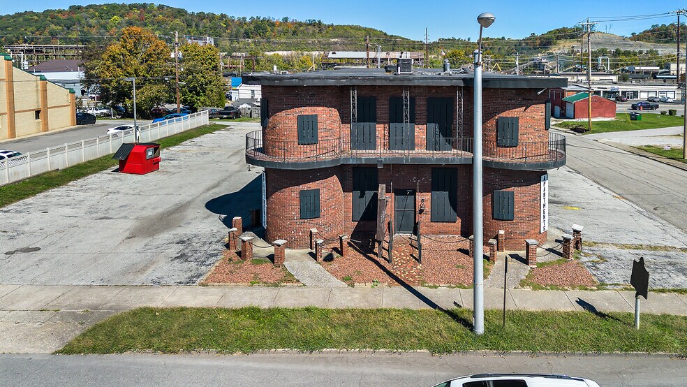 More Photos Of 2275 Winchester Ave, Ashland Apartments For Sale