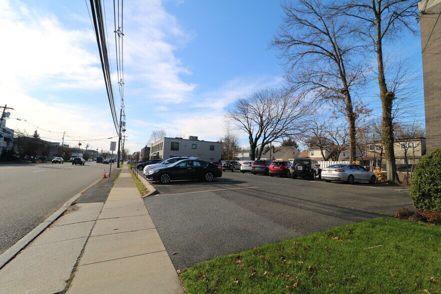 More Photos Of 970 Clifton Ave, Clifton Office For Lease