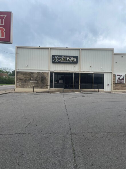 Primary Photo Of 2400 W Okmulgee St, Muskogee Freestanding For Lease