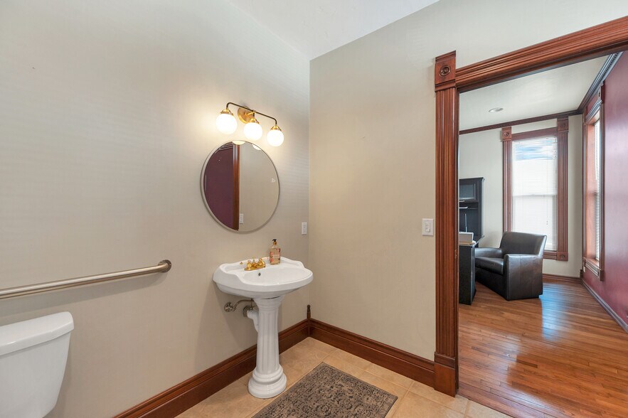 More Photos Of 125 S Quincy St, Green Bay Office For Sale