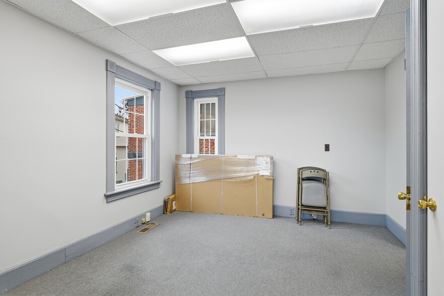 More Photos Of 355 Bridge St, Northampton Office For Lease