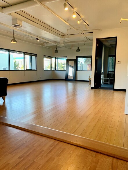 More Photos Of 701 Santa Monica Blvd, Santa Monica Office For Sale