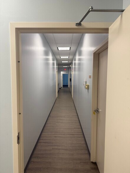 More Photos Of 5650 Bardstown Rd, Louisville Office For Lease