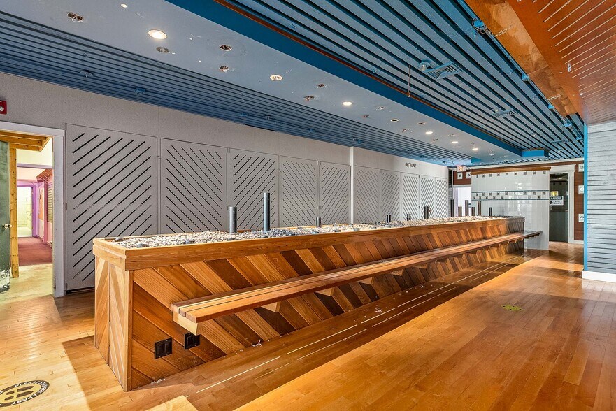 More Photos Of 120 Andover St, Danvers Freestanding For Lease