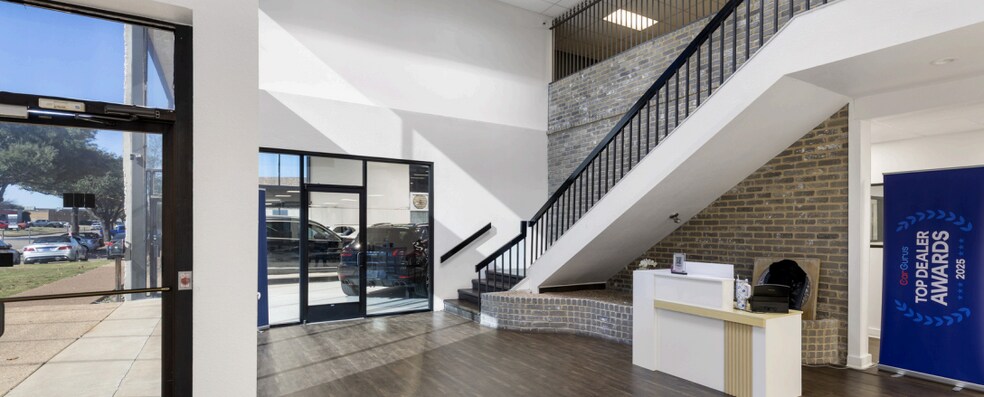 More Photos Of 1601 Capital Ave, Plano Showroom For Sale