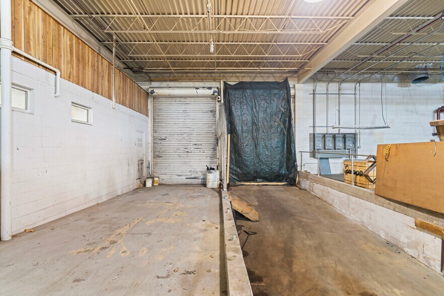 More Photos Of 15 S Worthington St, Youngstown Warehouse For Sale