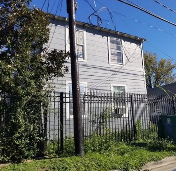 More Photos Of 2106 West St, Houston Apartments For Sale
