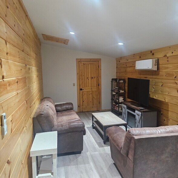 More Photos Of 12705 Rhoden Ln, Lowell Flex For Sale