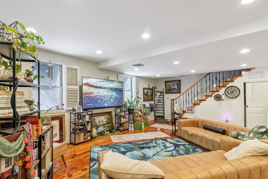 More Photos Of 755 Tchoupitoulas St, New Orleans Restaurant For Sale